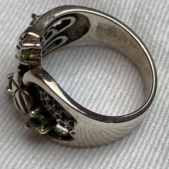 Silver vine leaf and Peridot ring - Picture 11 of 12